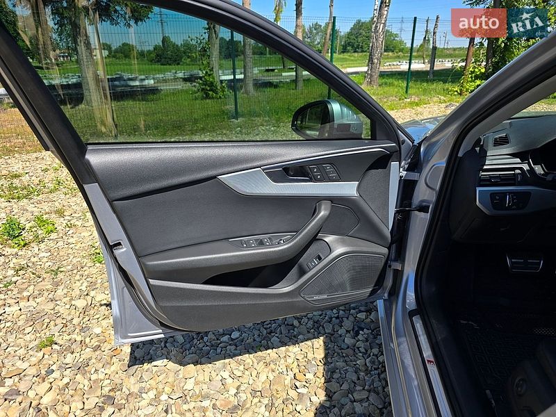 Седан Audi A4 2018 в Стрию