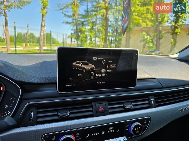 Седан Audi A4 2018 в Стрию