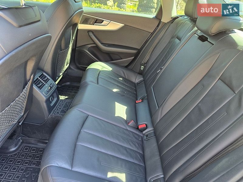 Седан Audi A4 2018 в Стрию