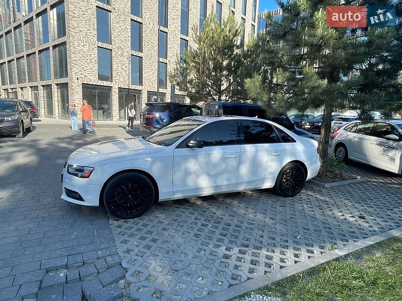 Седан Audi A4 2013 в Львові