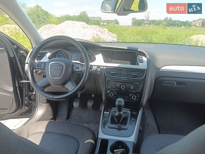 Седан Audi A4 2012 в Львові