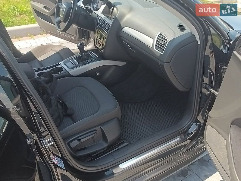 Седан Audi A4 2012 в Львові