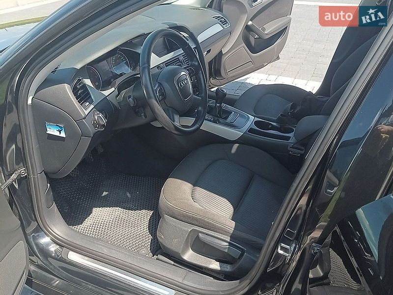 Седан Audi A4 2012 в Львові