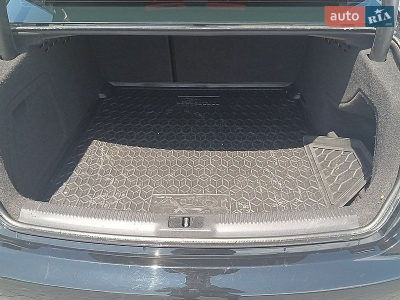 Седан Audi A4 2012 в Львові