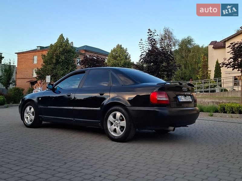 Седан Audi A4 1997 в Шептицькому