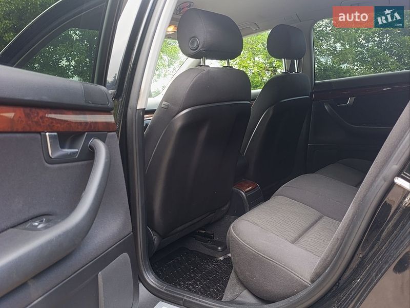 Седан Audi A4 2006 в Зорі