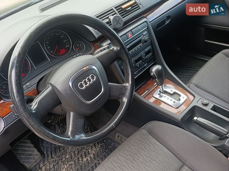 Седан Audi A4 2006 в Зорі