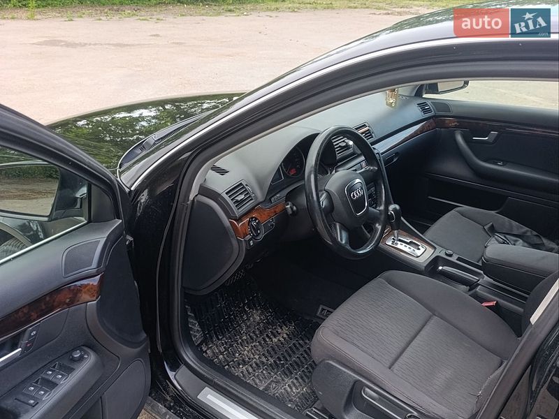 Седан Audi A4 2006 в Зорі