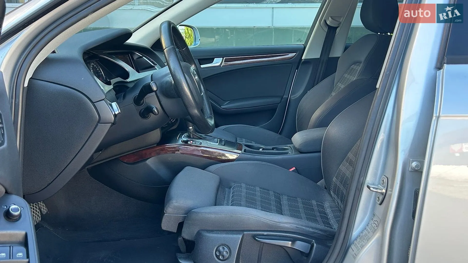 2010 Audi A4 - мініатюра 11