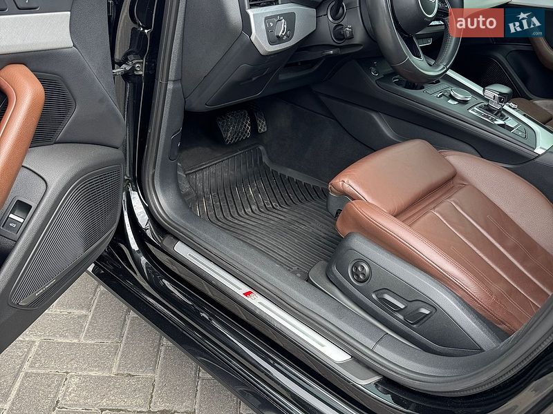 Седан Audi A4 2017 в Львові