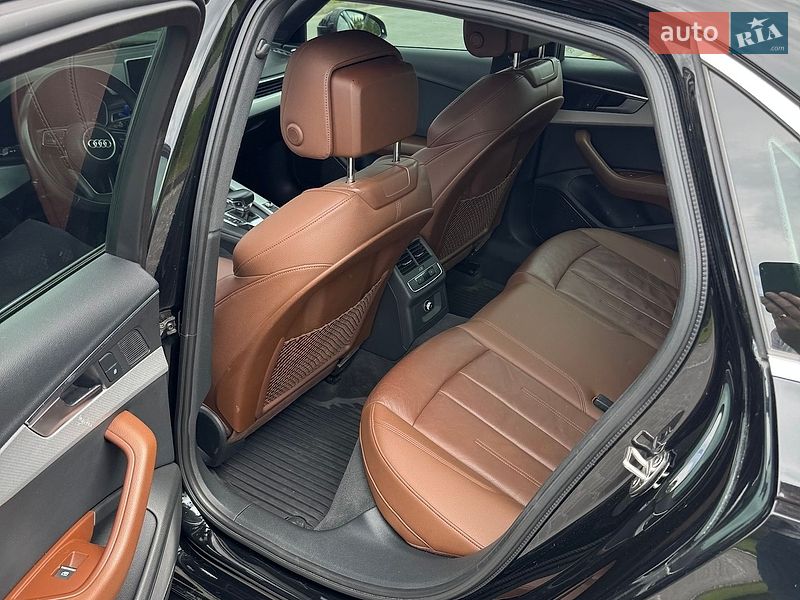 Седан Audi A4 2017 в Львові