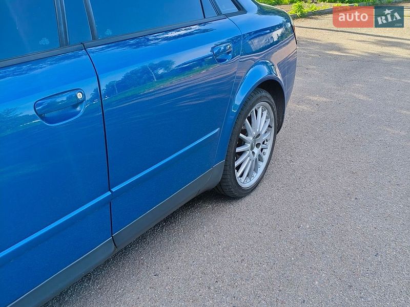 Седан Audi A4 2002 в Ромнах