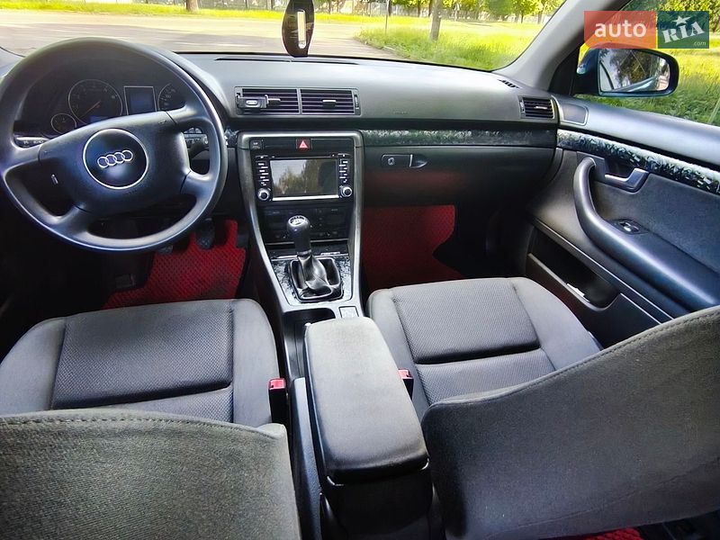 Седан Audi A4 2002 в Ромнах