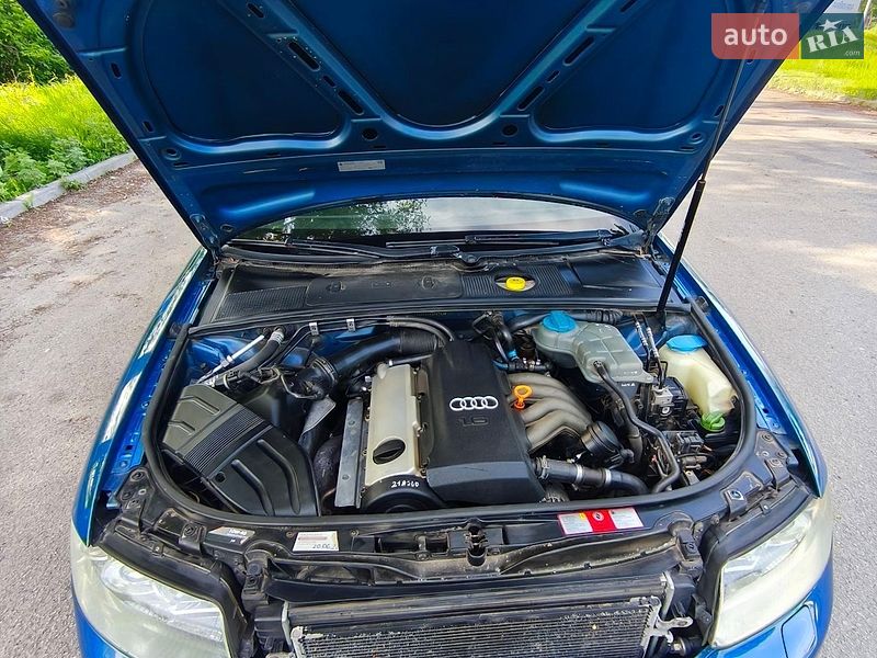 Седан Audi A4 2002 в Ромнах