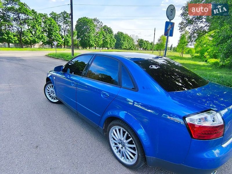 Седан Audi A4 2002 в Ромнах