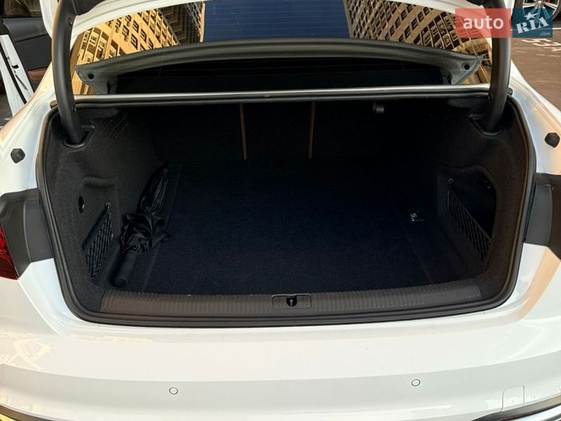 Седан Audi A4 2020 в Киеве