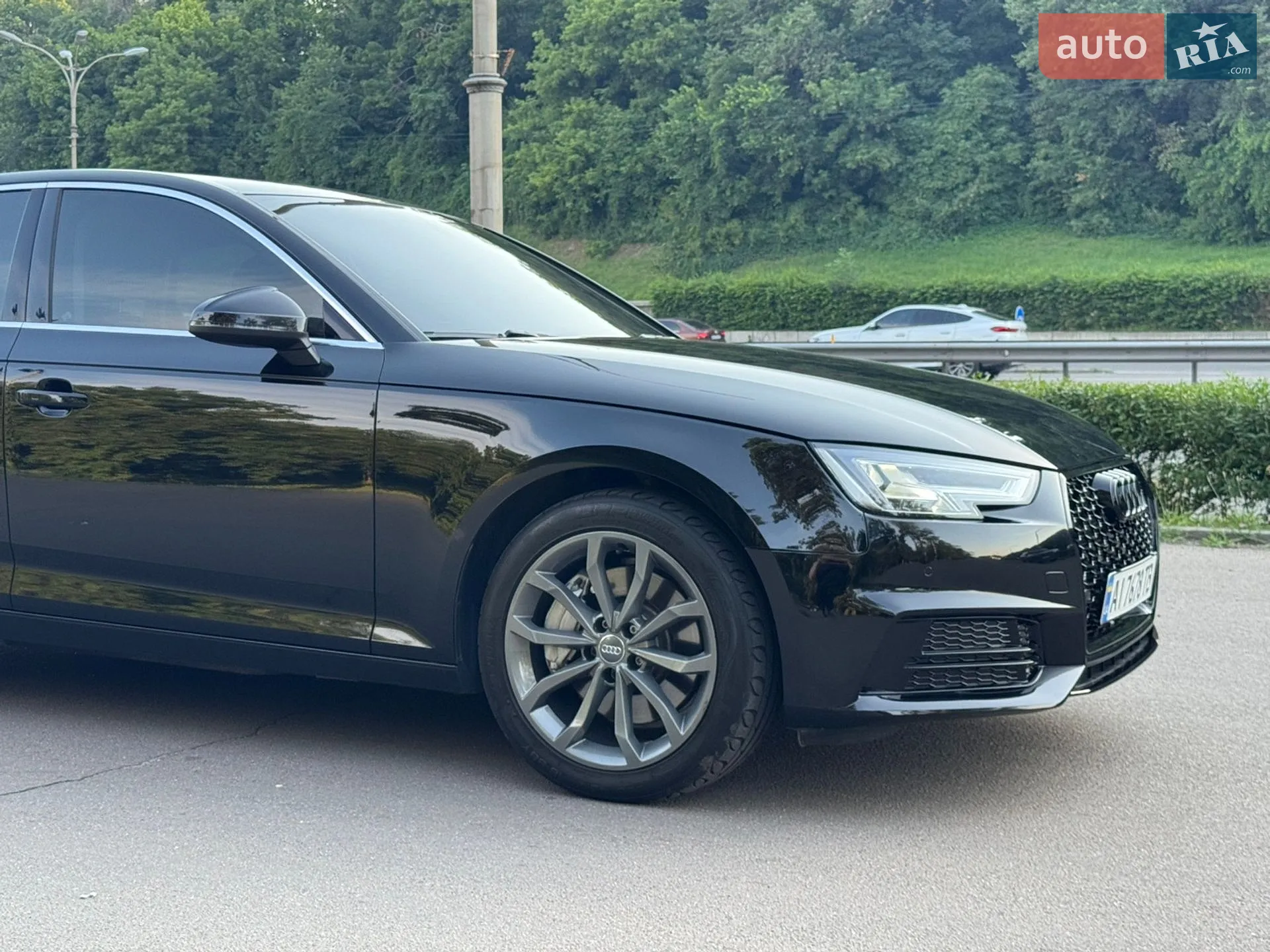 Audi A4 2016 VIN WAUBNAF47HN005962 фото оголошення 5 з 5