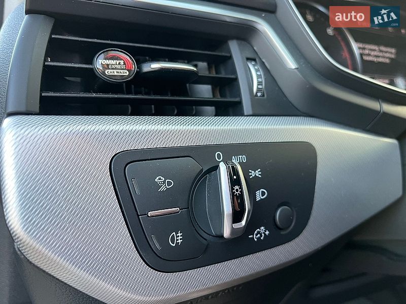 Седан Audi A4 2017 в Львове