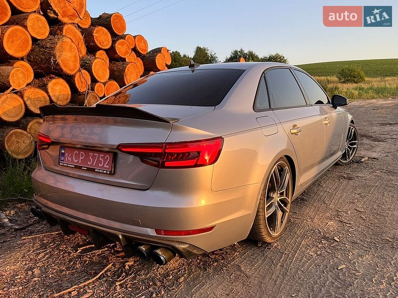 Седан Audi A4 2017 в Львове