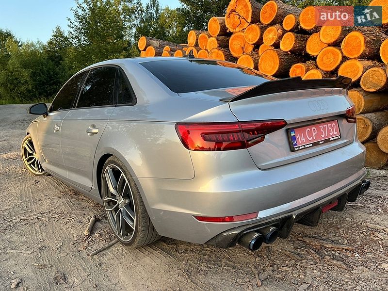 Седан Audi A4 2017 в Львове