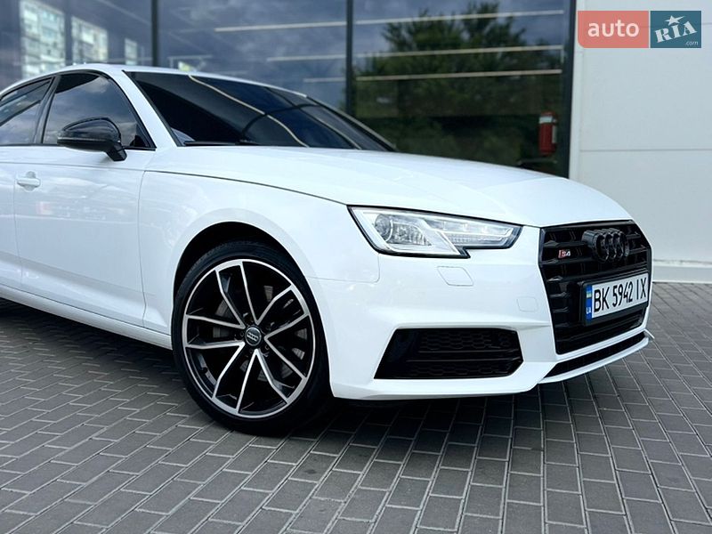 Седан Audi A4 2015 в Кропивницькому