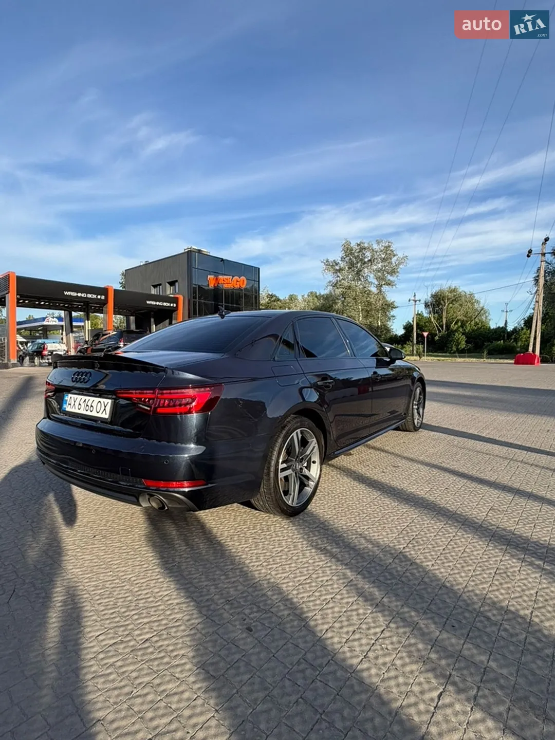 Audi A4 2018 VIN WAUENAF48JN015659 фото оголошення 7 з 22