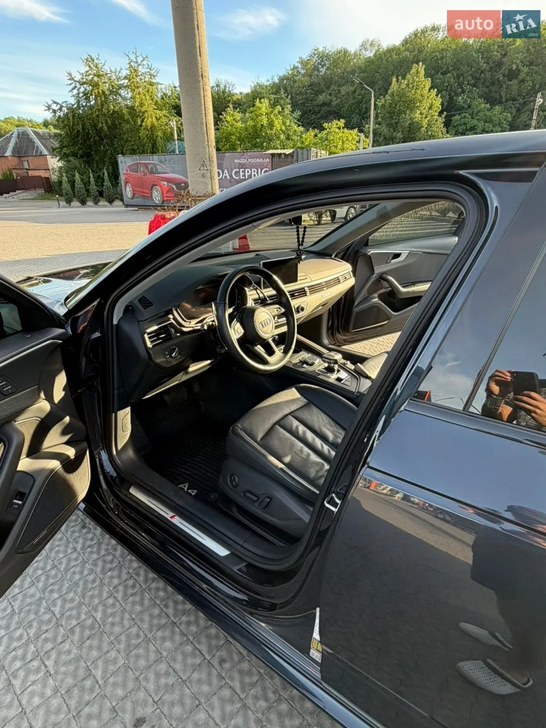 Audi A4 2018 VIN WAUENAF48JN015659 фото оголошення 15 з 22
