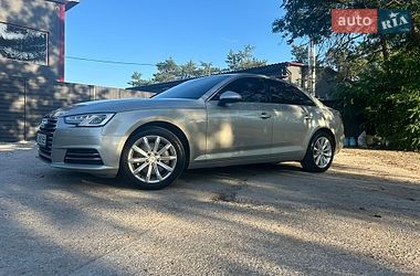 Седан Audi A4 2015 в Кам'янському