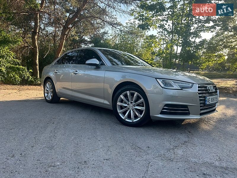 Седан Audi A4 2015 в Кам'янському