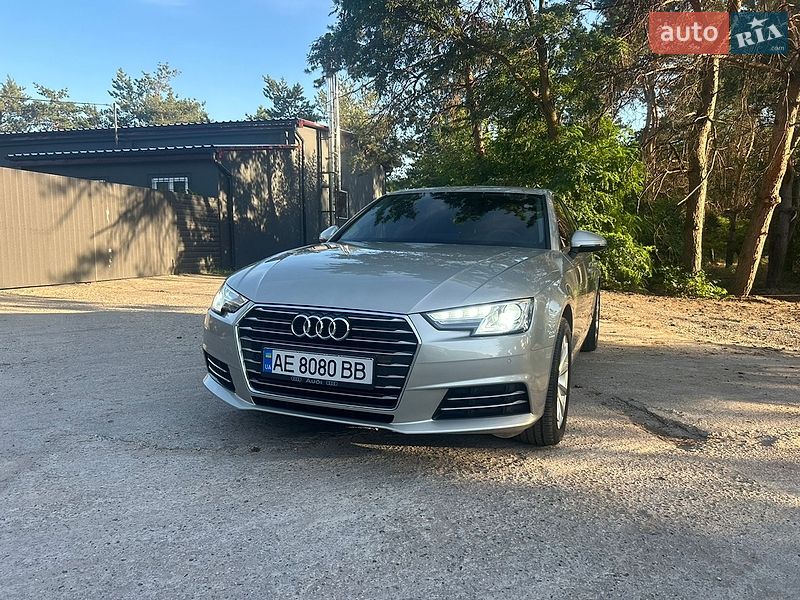 Седан Audi A4 2015 в Кам'янському