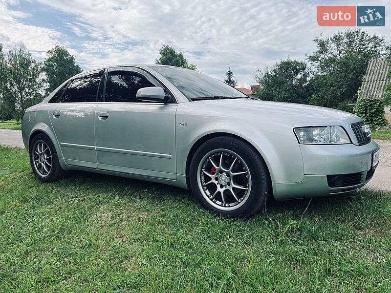 Седан Audi A4 2004 в Липовой Долине