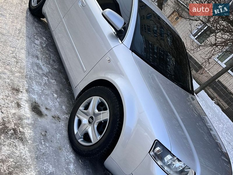 Седан Audi A4 2004 в Липовой Долине