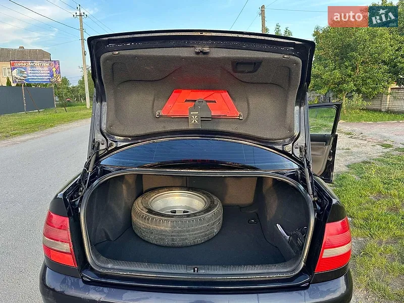 Audi A4 2000 VIN WAUZZZ8DZYA175757 фото оголошення 2 з 50