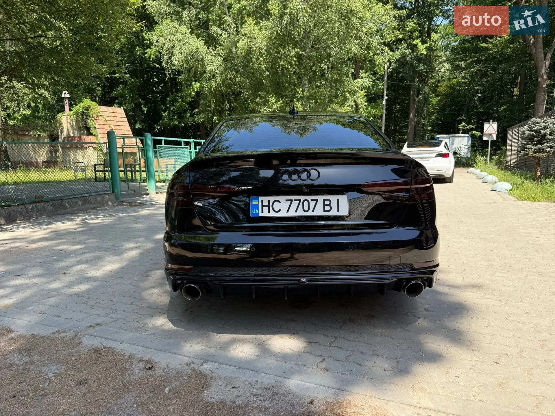 Audi A4 2015 VIN WAUENAF47HN001083 фото оголошення 4 з 16
