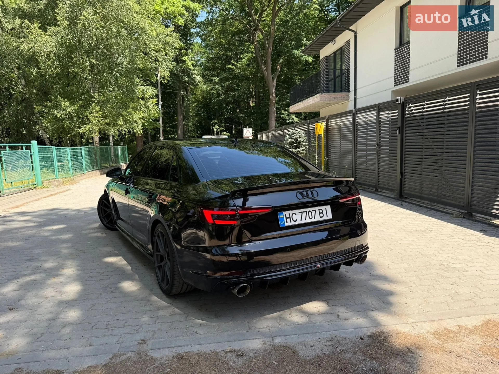 Audi A4 2015 VIN WAUENAF47HN001083 фото оголошення 10 з 16
