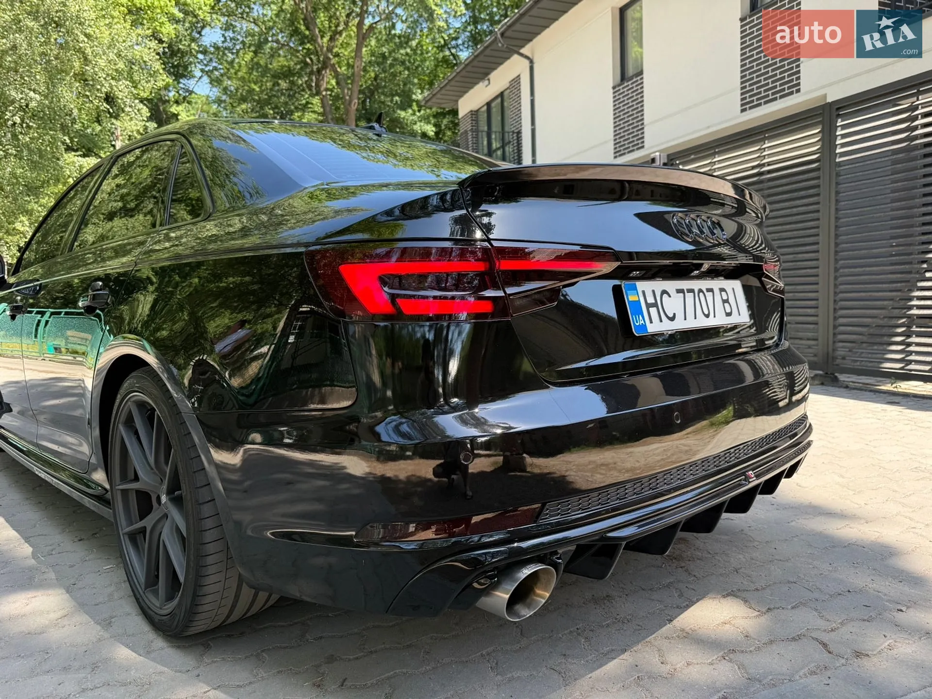 Audi A4 2015 VIN WAUENAF47HN001083 фото оголошення 11 з 16