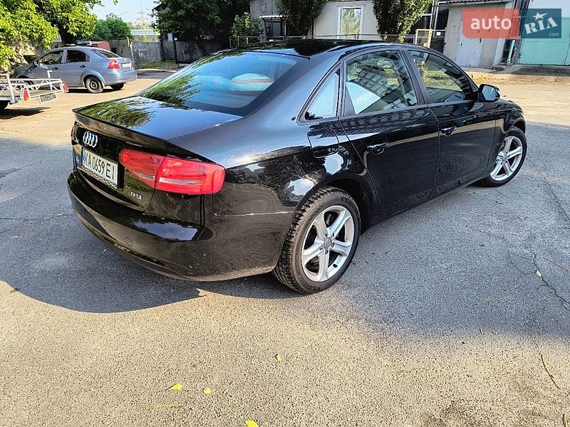 Седан Audi A4 2013 в Києві