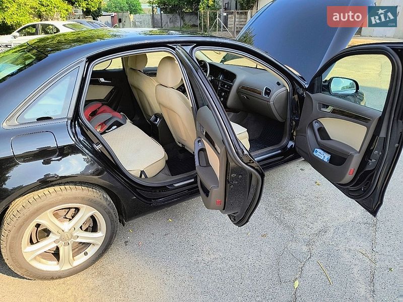 Седан Audi A4 2013 в Києві