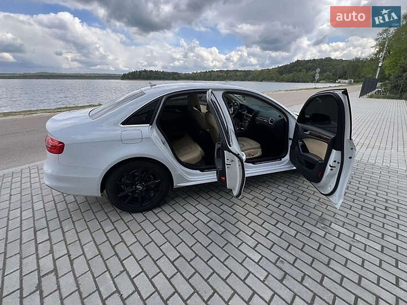 Седан Audi A4 2014 в Киеве
