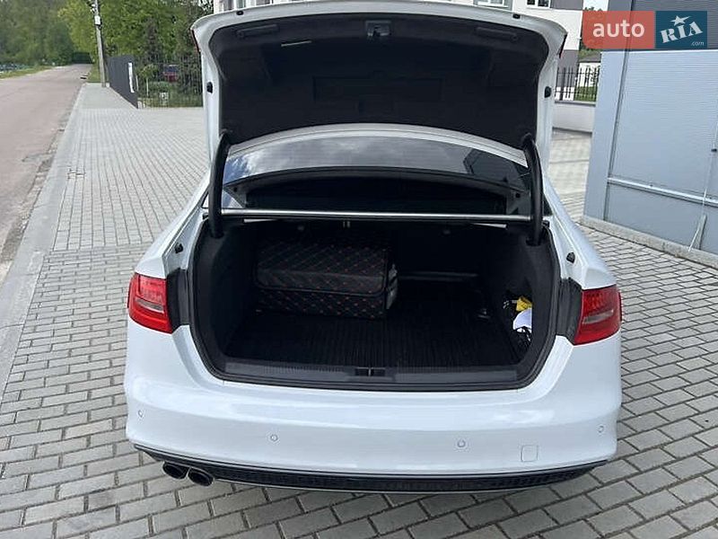 Седан Audi A4 2014 в Киеве