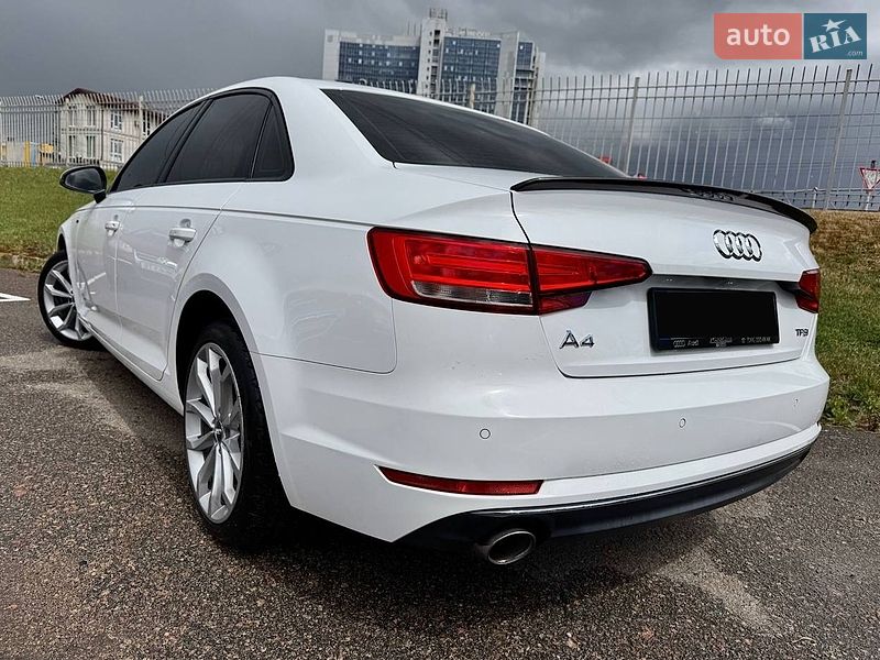 Седан Audi A4 2015 в Киеве
