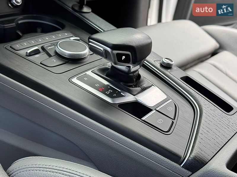 Седан Audi A4 2015 в Киеве