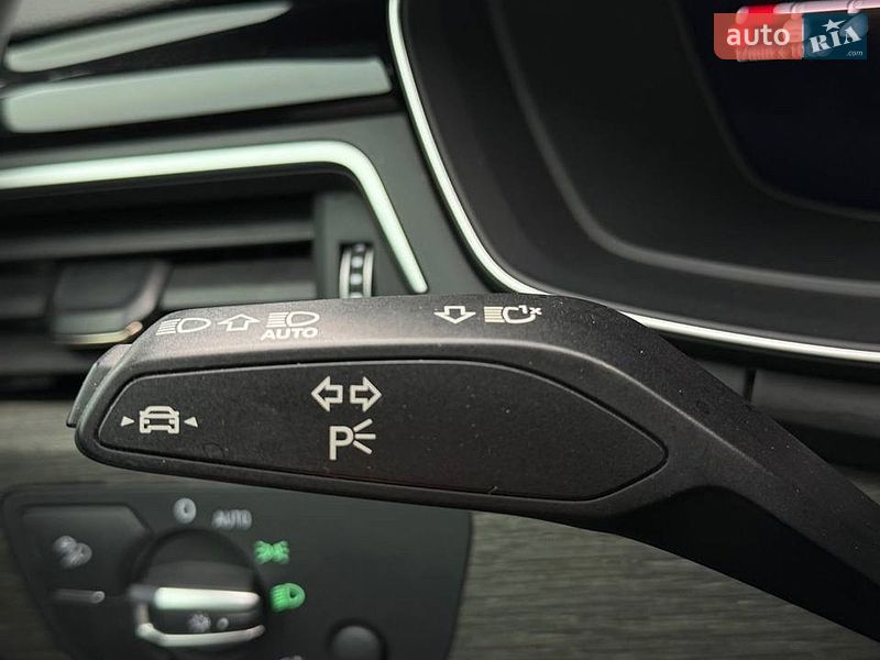 Седан Audi A4 2022 в Стрию