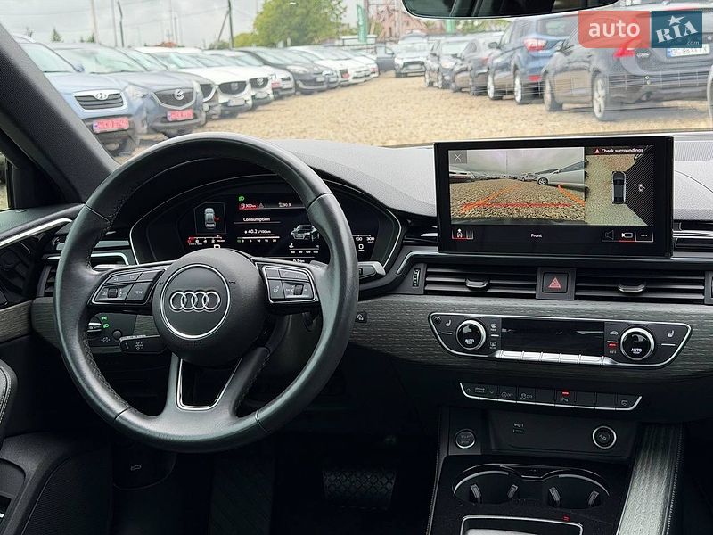 Седан Audi A4 2022 в Стрию