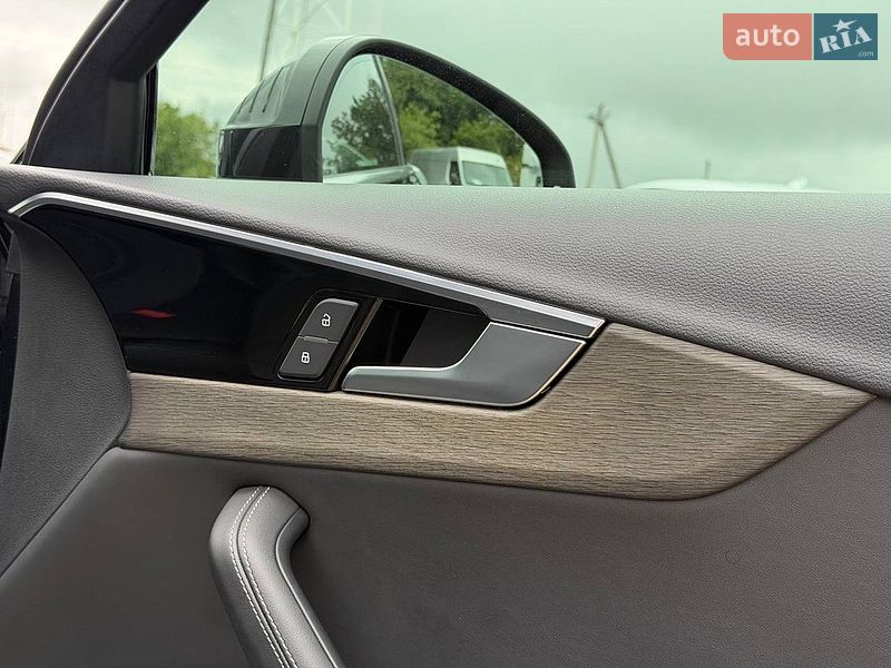 Седан Audi A4 2022 в Стрию