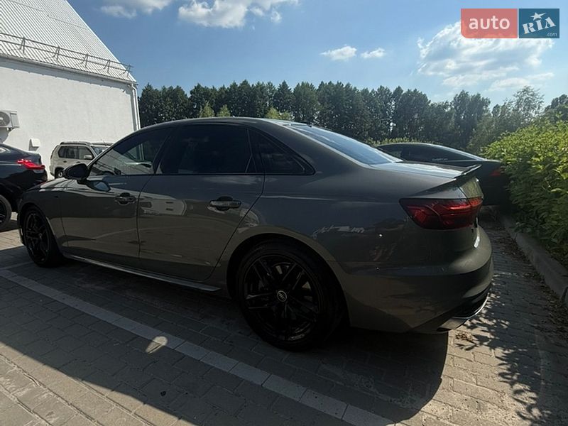 Седан Audi A4 2022 в Киеве