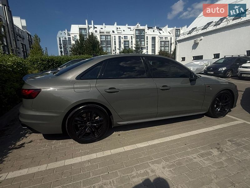 Седан Audi A4 2022 в Киеве