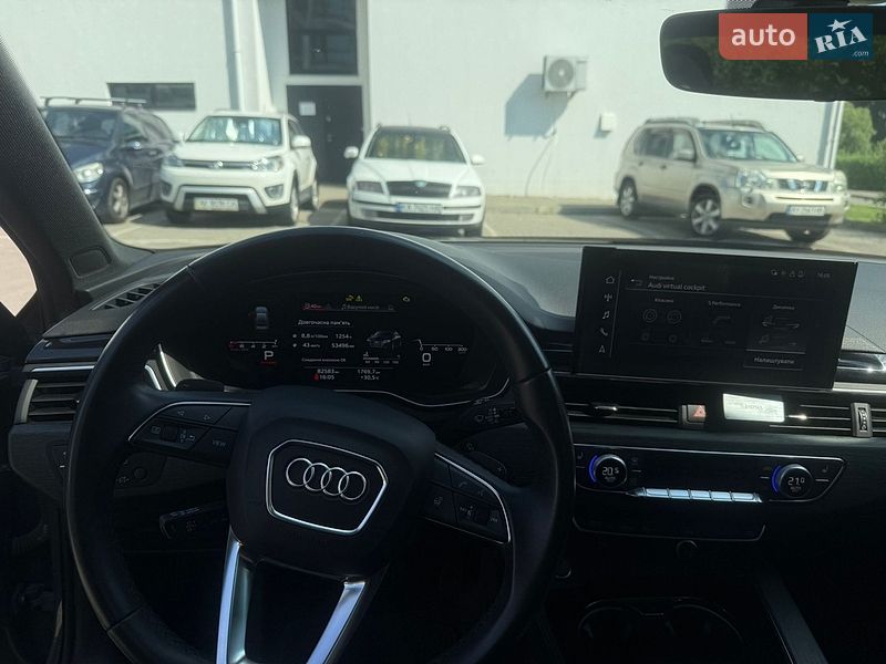 Седан Audi A4 2022 в Киеве