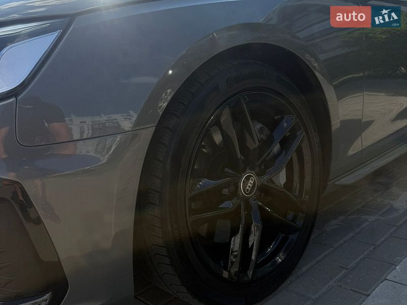 Седан Audi A4 2022 в Киеве