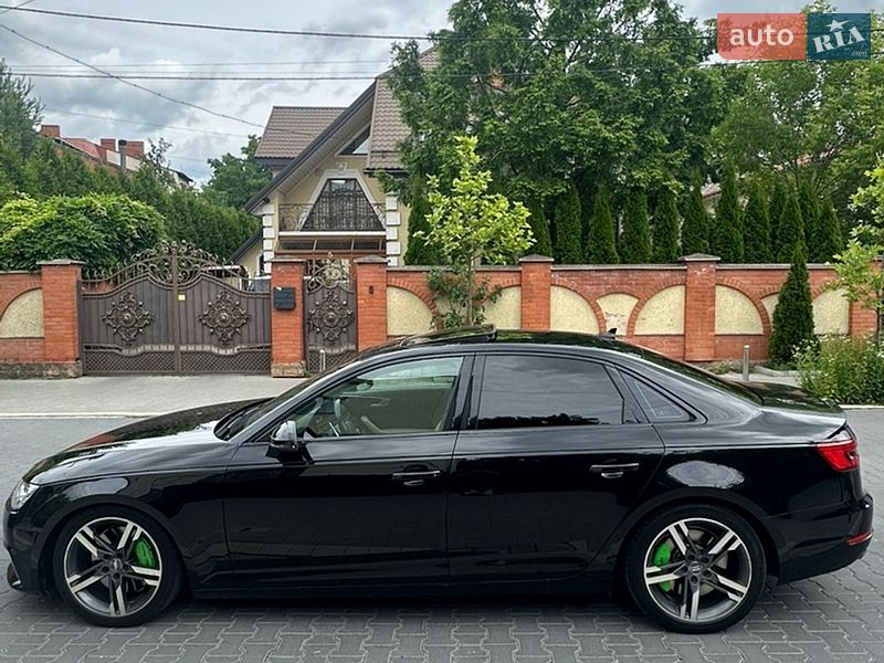 Седан Audi A4 2016 в Івано-Франківську